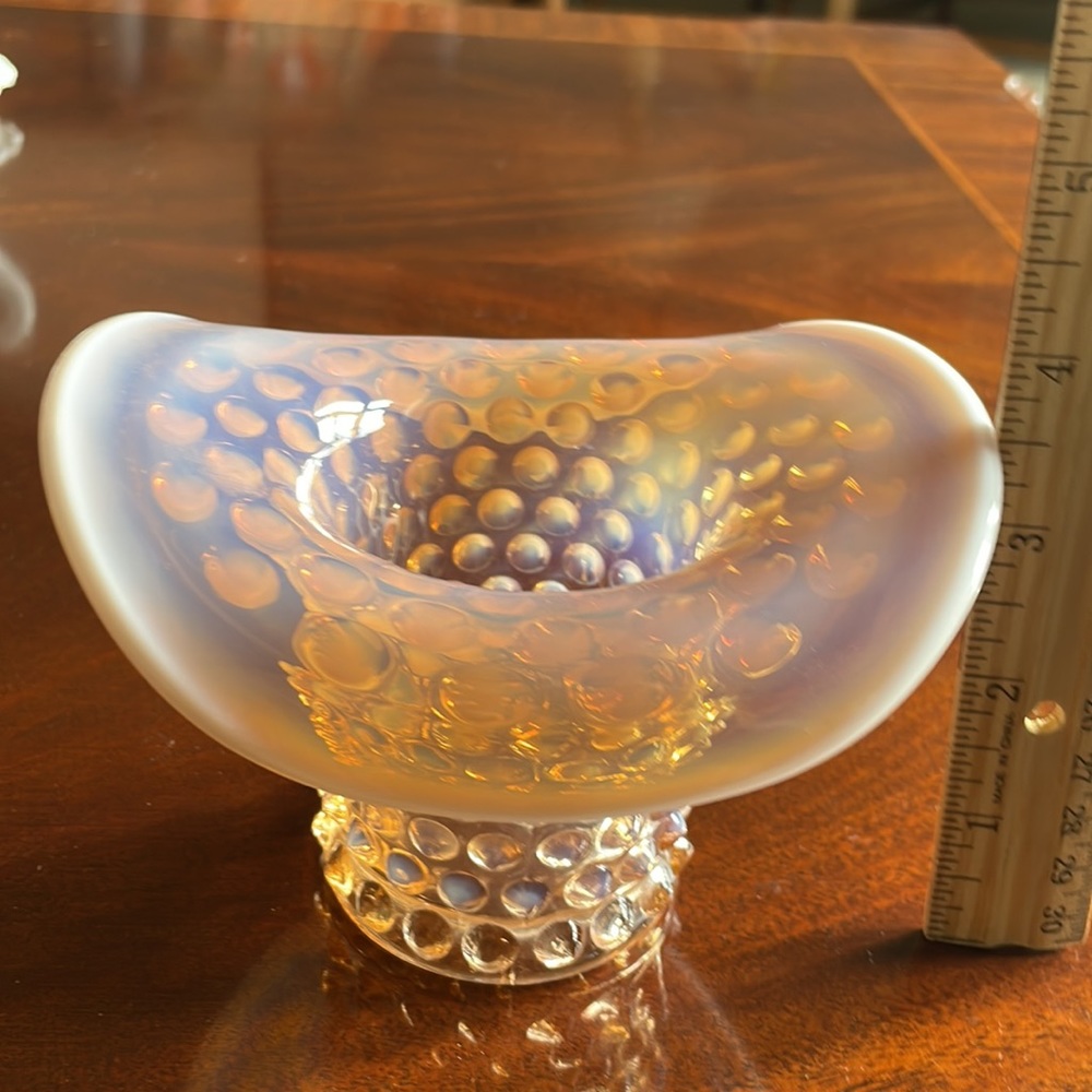Duncan Miller vintage pink opalescent hobnail ruffle hat. - Picture 9 of 11